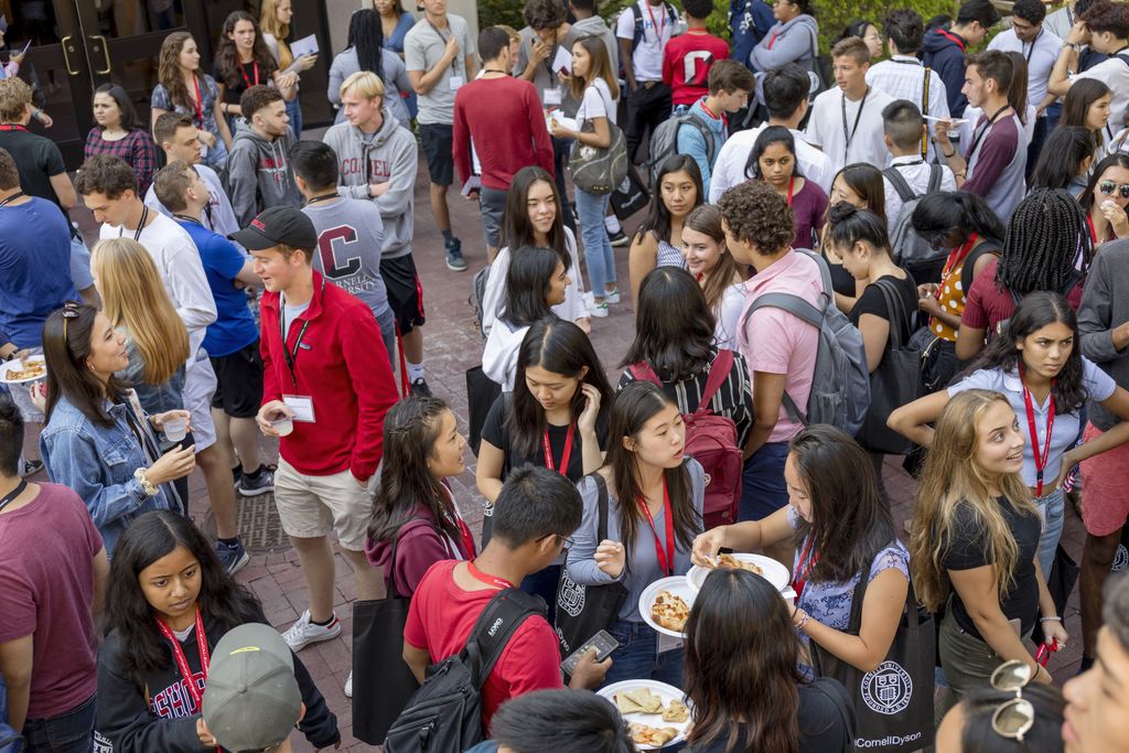 Pizza on the Plaza  Our newest #CornellBusiness students and Ambassadors got to know one another over lunch #CornellSHA #CornellWelcome